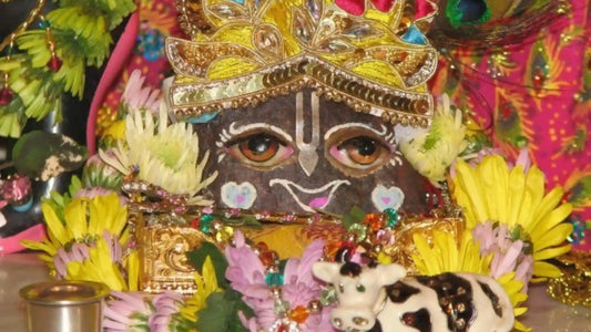 Idol of Shri Giriraj adorned with flowers and decorative elements for Aarti ceremony